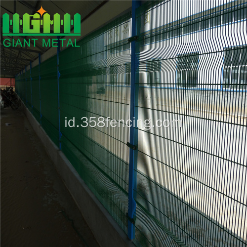 Galvanized Green 3 Twist Metal Fence